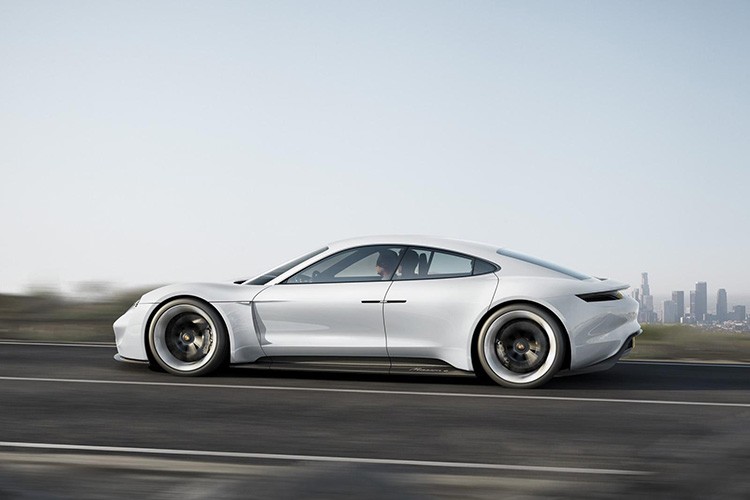 Xem truoc Porsche Mission E se xuat hien trong nam 2020-Hinh-8